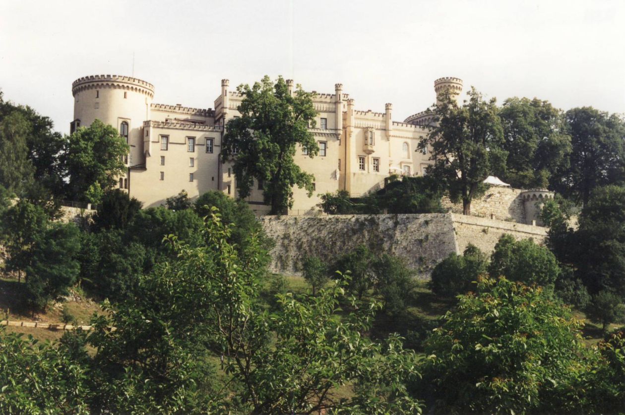 Schloss Henckel-Donnersmarck (im neugotischen Tudor-Stil) in Wolfsberg im Lavanttal (Krnten) (02.07.2002 / WF)