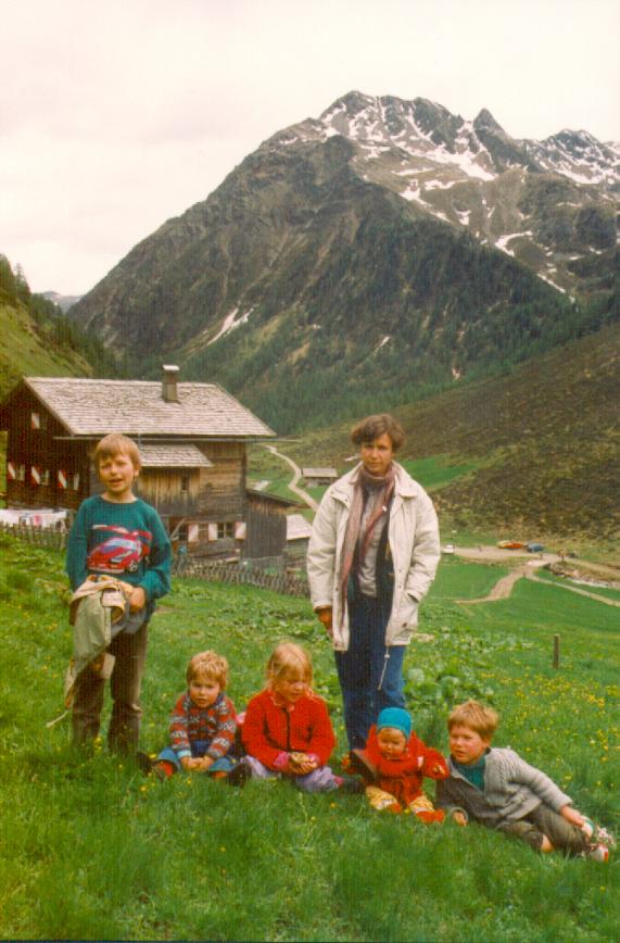 Volkzeiner Hütte in den Villgratner Bergen (Osttirol) (12.06.1992 / WF)