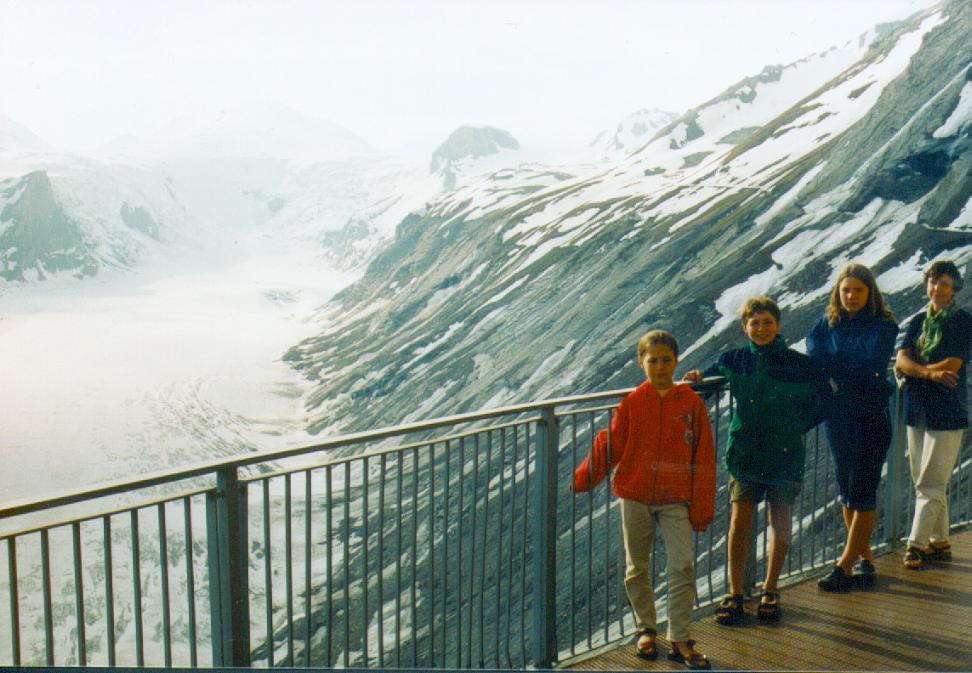 Franz-Josefs-Höhe an der Großglocknerstrasse: Blick auf den Pasterzen-Gletscher (18.05.2002 / WF)